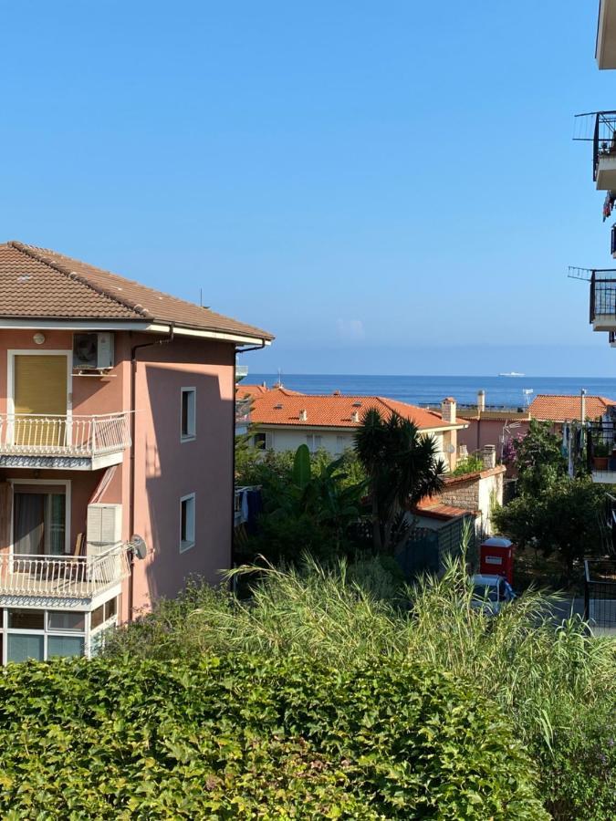 Appartamento Vicino Al Mare Con Parcheggio リーヴァ・リーグレ エクステリア 写真