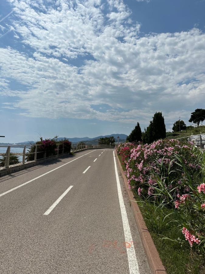 Appartamento Vicino Al Mare Con Parcheggio リーヴァ・リーグレ エクステリア 写真
